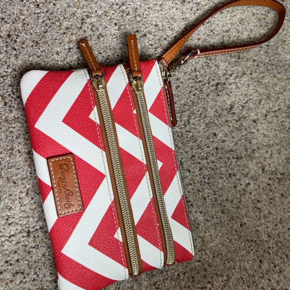 Dooney & Bourke chevron wristlet